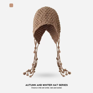 Bonnet à oreilles couvrantes en crochet fait main pour femme, bonnet d'hiver tricoté à capuche avec longues franges, chapeau bohème chaud pour le quotidien et les voyages - Product Image 4