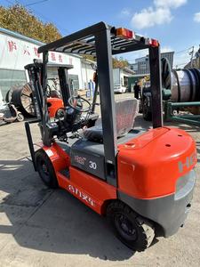 מלגזה דיזל HELI H2000 CPCD30 3 טון - מלגזת תעשייתית כבדה עם מנוע איסוזו - Product Image 4