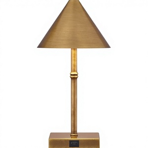 Lámpara de Mesa de Latón con Acabado Moderno Clásico, Pantalla Plegable Extraíble, Ecológica, para Diwali y Decoración de Interiores Modernos - Product Image 1