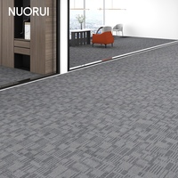 Vielseitige Professionelle Graue Teppichfliesen 50x50cm Fleckresistenter Modularer Bodenbelag für Moderne Arbeitsplätze und Open Offices