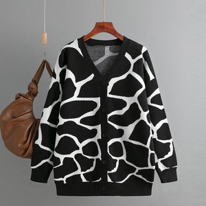 Novo Suéter Feminino de Tricô para Outono/Inverno com Decote em V e Corte Solto - Product Image 3