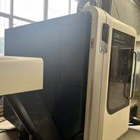 Centre d'usinage à commande numérique allemand DMG Mori DMU50 à 5 axes, utilisé pour le finissage de composants de précision de petite taille.