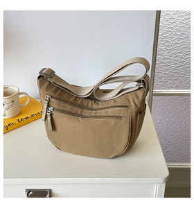 Borsa a Tracolla a Mezzaluna in Nylon Personalizzata per Donne, Grande Capacità, Borsa Hobo Crossbody da Viaggio con Tasche Multiple - Product Image 1