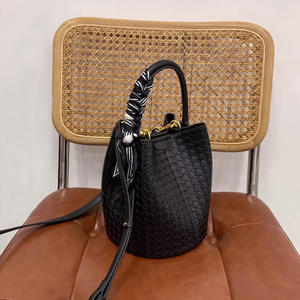 Sac seau élégant en cuir véritable pour femme 2026 – Sac à bandoulière tissé haut de gamme pour femme – Petit sac à main – Sac de voyage cosmétique - Product Image 4