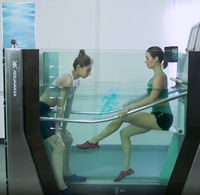 Baignoire de hydrothérapie moderne avec tapis roulant aquatique pour la marche des membres inférieurs, installation facile et personnalisée, garantie de 2 ans