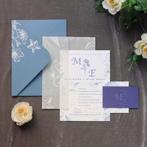 Juego de Invitaciones de Boda de Lujo en Papel Vellum Azul Polvoriento, con Diseño Náutico de Conchas Marinas, Caballitos de Mar y Estrellas de Mar, Monograma, Tarjeta de Regalo, Impresión Personalizada - Product Image 1