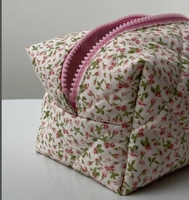 Motif floral personnalisé grande pochette zippée trousse de toilette et voyage femmes trousse cosmétique matelassé coton trousse de maquillage en gros