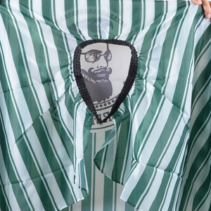 Salon de coiffure du fabricant noir vert colorant chaud huile cuite coupe de cheveux imperméable tissu de coupe de cheveux capes de barbier personnalisées - Product Image 4