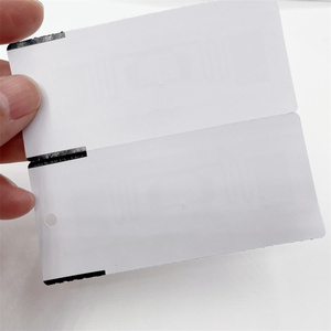 Etiqueta Adhesiva RFID UHF de Largo Alcance Personalizada y Duradera, Chip EPC de 128/96 bits U8/U9, Protocolo Global EPC para Logística Minorista - Product Image 1