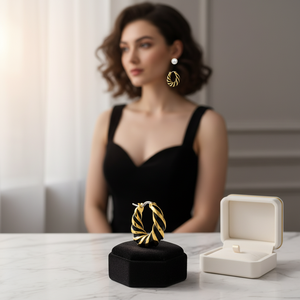 ALARA, pendientes de acero inoxidable negros de moda para mujer, tachuelas geométricas chapadas en oro en forma de flor con perla de circón hipoalergénico - Product Image 3