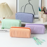 Étui à stylos plissé en seersucker avec logo personnalisé, grande capacité, fermeture éclair, sac de rangement à rayures, trousse de maquillage à bulles avec logo brodé personnalisé