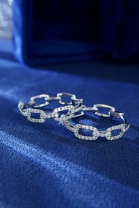 Huggie-<span class=keywords><strong>pendientes</strong></span> de aro de <span class=keywords><strong>oro</strong></span> de 18K con eslabones, <span class=keywords><strong>pendientes</strong></span> de aro, <span class=keywords><strong>oro</strong></span> de 18 quilates, 18K, color <span class=keywords><strong>blanco</strong></span> - Product Image 4