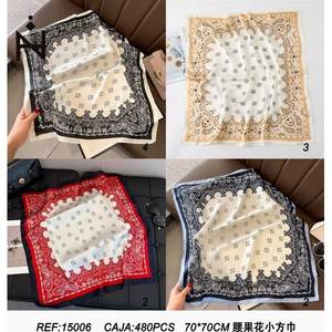 Foulard Quadrato con Motivo a Fiori di Anacardio 70x70Cm, Accessorio Multifunzionale in Poliestere alla Moda - Product Image 3