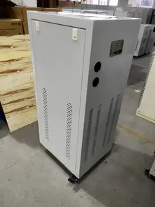 AVR 전압 조정기 30KVA 60KVA 100KVA 3 상 380V AC 자동 전압 안정기