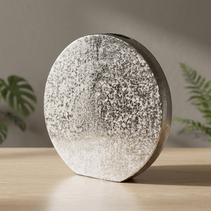 Petit vase à disque en aluminium argenté brossé - Product Image 2