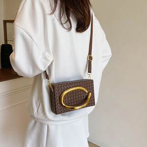 Bolso Bandolera Pequeño Cuadrado en Oferta, con Cadena Decorativa de Metal, Estructura Rígida, Textura Brillante, Estilo Urbano, Chic para el Día a Día - Product Image 3