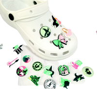 Breloques de chaussures en PVC sur le thème des dessins animés d'horreur 'Magic Girl', cadeaux DIY abordables sur le thème du cinéma et fournitures pour fêtes sur le thème des sorcières, décorations pour sabots sur le thème 'Wicked'