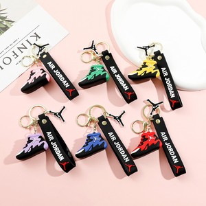 Accessoires de porte-clés créatifs en plastique pour chaussures de dessin animé 3D, pendentif de sac, petit cadeau - Product Image 2