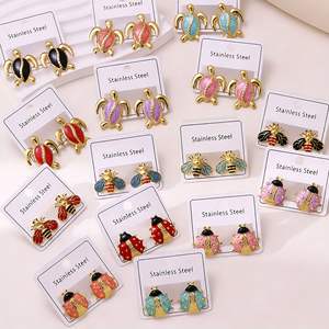 QX Venta al por mayor Pendientes de tuerca de moda para fiesta con diseño de abeja, tortuga, caracol y mariquita, de acero inoxidable, serie de insectos, chapados en oro de 18K para mujer - Product Image 1
