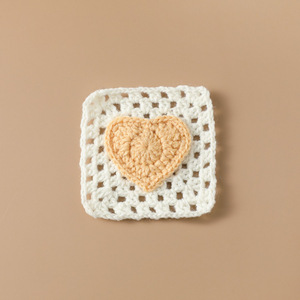 Dulce educación Editor en jefe Corazón de melocotón Bolsillo pequeño albaricoque Rojo Red hueca grande para amor tejido bolsa accesorios artificiales - Product Image 1