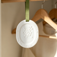 Diffuseur d'huiles essentielles en céramique parfumée, fait main, en forme de fleur, pour la maison, désodorisant suspendu pour placard, vente en gros