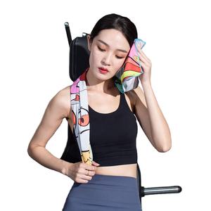 Serviette de refroidissement en microfibre de glace de sport multicolore respirante douce de haute qualité avec étui en silicone - Product Image 4