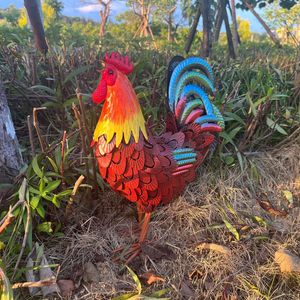 Adorno de Gallo Metálico 3D Colorido, Escultura Rústica de Pollo de Hierro para Decoración de Jardín, Patio o Terraza - Product Image 2