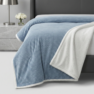 Manta de Franela con Textura Acanalada Jacquard 3D |   Ropa de Cama de Hotel con Patrón en Relieve, Diseño Sofisticado |   Colores Personalizados al por Mayor - Product Image 1
