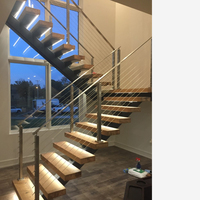 Escalier moderne à monopoutre avec bande lumineuse LED, marches en bois massif, garde-corps en verre trempé de 12 mm