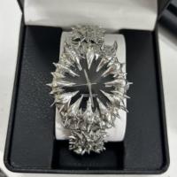 Traitement de la montre à quartz en albâtre de conception personnalisée avec mouvement unique en forme de griffe pour hommes breloques gothiques pour la fabrication de bijoux