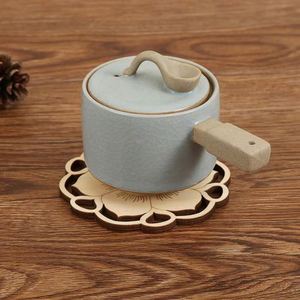 แผ่นรองแก้วไม้แกะสลักลายดอกบัวสไตล์เรียบง่ายสำหรับชา กาแฟ ใช้ในครัวเรือน ขายส่ง พร้อมบริการดรอปชิปปิ้ง - Product Image 2