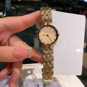 Reloj de Cuarzo Redondo Dorado para Mujer, Reloj de Pulsera Minimalista, Resistente al Agua 3 Bar, Regalo - Product Image 3