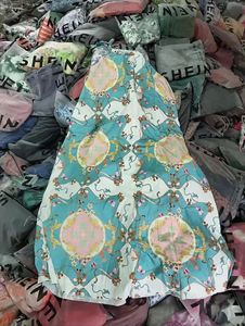 Ropa de Mujer Económica al por Mayor Vestidos Camisas Blusas Tops Pantalones Shorts Faldas Abrigos Ropa Usada de Fábrica Lote de Prendas al por Mayor - Product Image 4