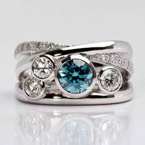 T0625 Anello da Donna in Argento 925 con Cristalli, Montatura a Castone, Taglio Brillante Rotondo, Gioiello Raffinato per Fidanzamento - Product Image 1