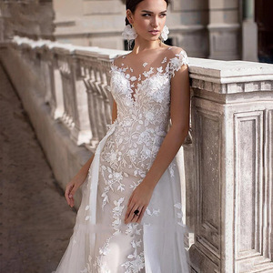 Robe de mariée à manches courtes, appliques en dentelle, robe de mariée sirène avec traîne amovible, jupe superposée en dentelle, robes de mariée en dentelle - Product Image 4