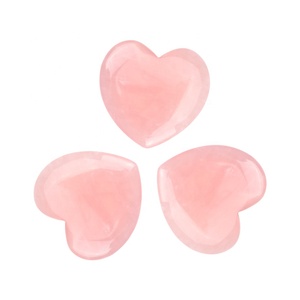 Tablero de piedra Guasha de cristal rosa de alta calidad, embalaje de logotipo personalizado, formas de corazón, herramienta de masajeador Facial Gua Sha de cuarzo rosa - Product Image 2