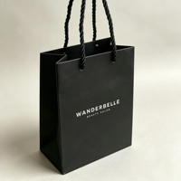 Sacs cadeaux en papier kraft personnalisés en petite série avec matériaux recyclés, style luxueux, logo personnalisé, estampage or/argent/noir