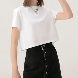 卸売カスタムTシャツクロップドトップ210 gsmコットンTシャツ印刷刺繍ロゴコットンクロップトップ女性