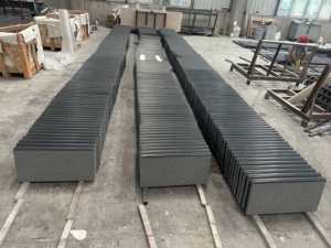 Dalles de bordure de piscine en granit GOLDTOP G654 gris anthracite, finition naturelle polie, huilée ou mate, pour bordure extérieure de piscine - Product Image 2