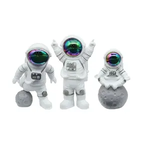 Hiện Đại Spaceman Trăng PVC Đồ Chơi Trang Trí Nội Thất Nhân Tạo Nhựa Phi Hành Gia Bức Tượng Nhỏ Sơn Mô Hình Cho Trẻ Em Quà Tặng