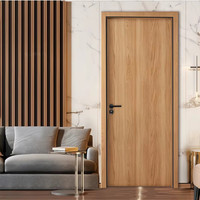 Portes d'entrée battantes intérieures modernes en bois massif, finition élégante pour projets résidentiels, appartements et villas