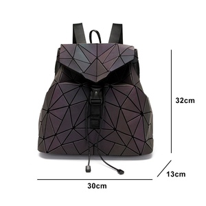 Boshiho - Mochila de Moda con Parches de Diamantes, Mochila Geométrica Luminosa para Mujer - Product Image 4