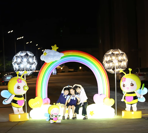 Luces decorativas para puertas de PVC con clasificación IP65 a prueba de agua, diseño luminoso para celebraciones de Año Nuevo en exteriores, para plazas de ciudades y grandes festivales. - Product Image 1