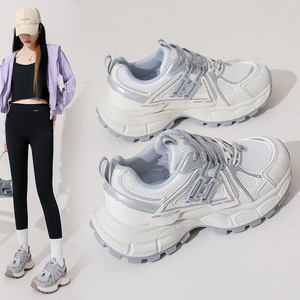 LYKU NBL216 Zapatillas Casuales Estilo Walking para Mujer, con Parte Superior de Malla Transpirable, Antideslizantes, con Tiras Cruzadas y Cordones, para Primavera/Verano - Product Image 1