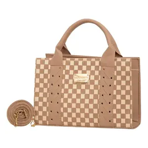 Bolso de Maquillaje Fana Regina Lisa Chess, Color Oro Rosa, con Correa Cruzada, Cierre de Nylon, Moda para Adultos, Todas las Temporadas - Product Image 3