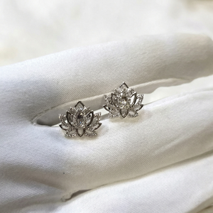 Pendientes de tuerca finos más vendidos, con piedras de alta claridad de corte brillante, joyería fina para mujer, regalo atemporal para uso diario. - Product Image 4