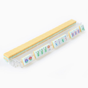 Tuiles de Mahjong Américaines de Luxe à 4 Couches Jaune Clair avec Motifs Végétaux Uniques Dessinés à la Main pour les Soirées de Jeux en Famille - Product Image 4