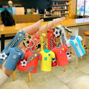 Porte-clés personnalisé en PVC <span class=keywords><strong>3D</strong></span> avec pendentif maillot de footballeur Messi Ronaldo Mbappé et sangle - Product Image 5