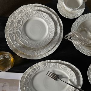 Service d'Assiettes de Présentation Vintage Européen en Céramique, Motif Nœud Papillon en Relief Blanc, pour Décoration de Table Mariage et Événements - Product Image 3