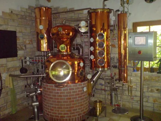 Boben 2024 Hot Style Commercial Distillery Equipment Multifunctional Brandy Whiskey Rum Alcohol Copper Still Distiller